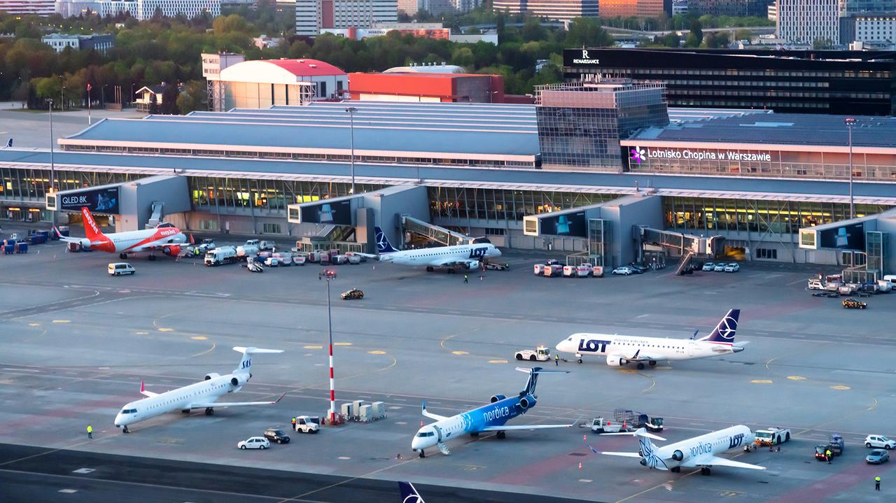 "Polacy mogą spokojnie myśleć o urlopie". Minister o rozmowach z kontrolerami ruchu lotniczego