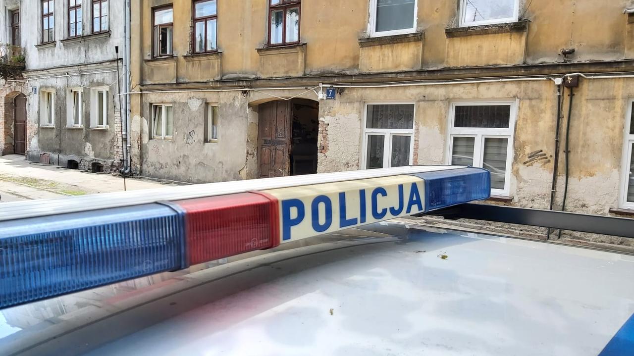 Yrardów.  Disparos nocturnos.  Medios de comunicación: Un hombre de 20 años recibió un disparo en el cuello