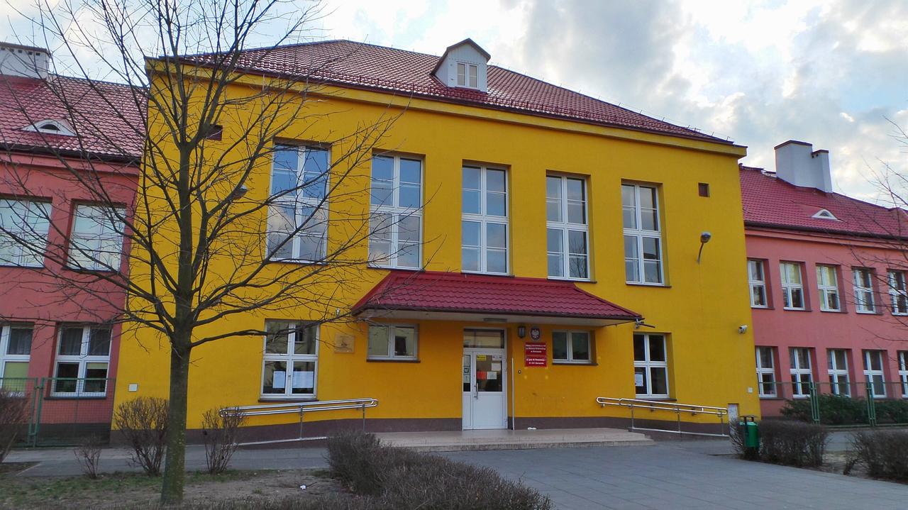 Szkoła Podstawowa Nr 180 Warszawa Koronawirus w Polsce. Warszawa. Zawieszone zajęcia w Szkole Podstawowej