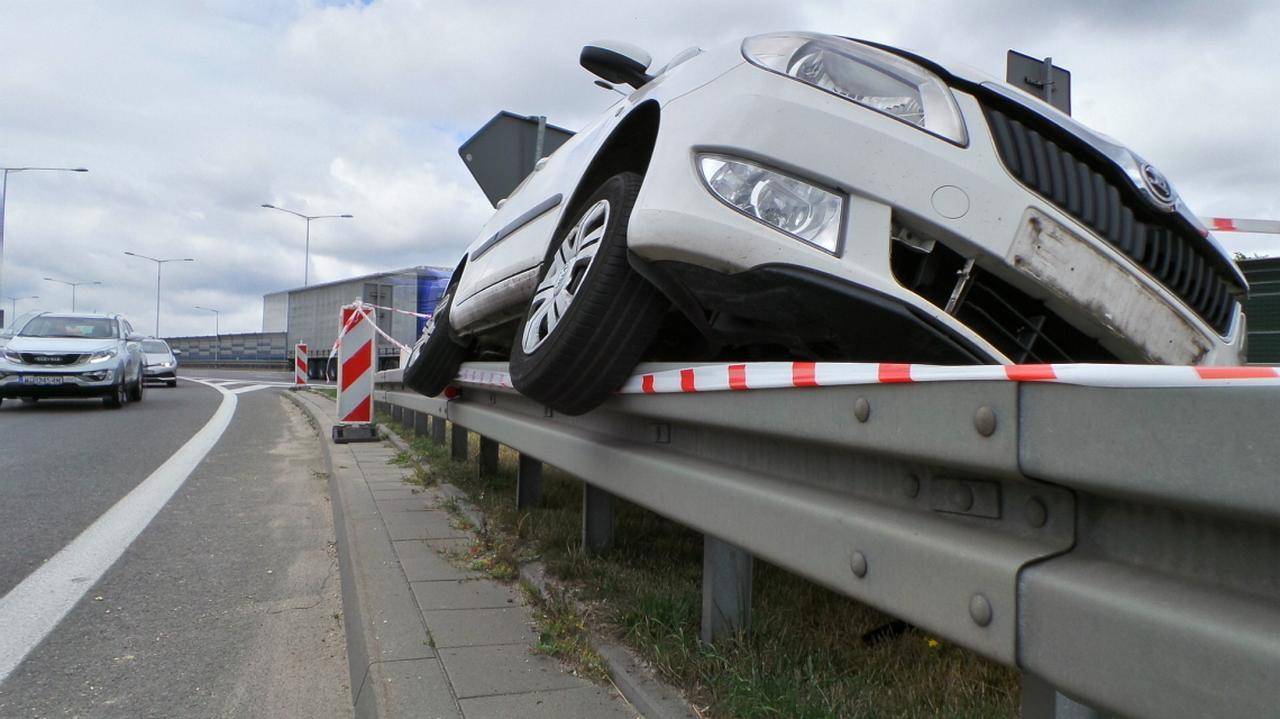 Skoda Na Barierkach Nie Wyrobił Się W Zjazd Tvn Warszawa 9485