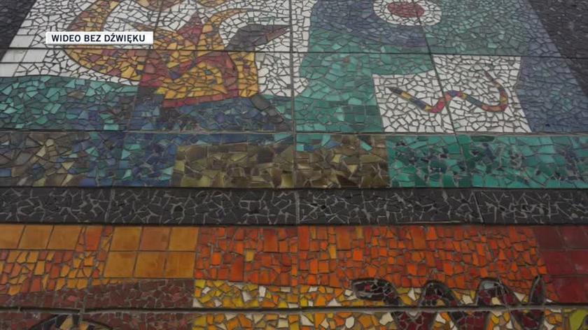 Mozaika z lat 60. jest dziełem Domicelli Bożekowskiej