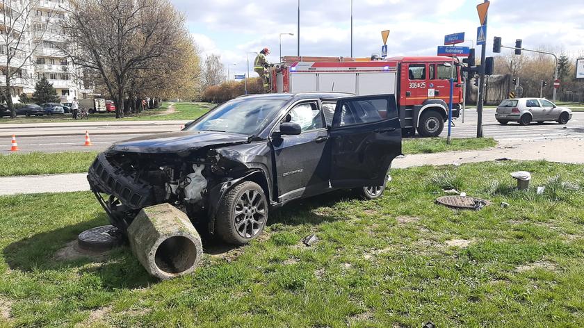 Zderzenie dwóch aut na skrzyżowaniu Rudnickiego z Maczka