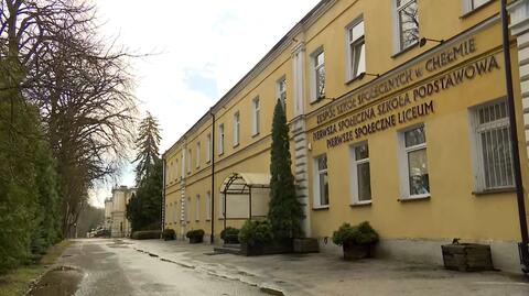 Chełm. W miejscu szkoły ma powstać Muzeum Rzezi Wołyńskiej. Prezydent miasta rozmawia z dyrektorką placówki (24.11.2023)
