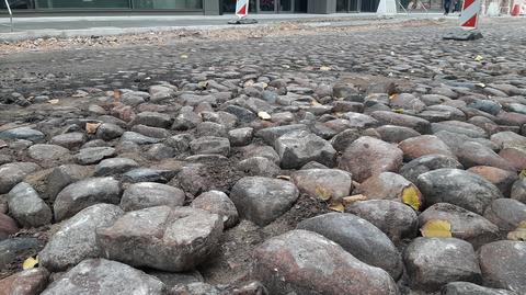 Na Łuckiej pod warstwą asfaltu odkryto historyczny bruk