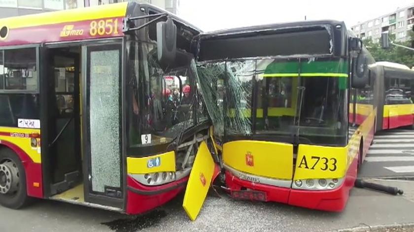 Czołowe zderzenie dwóch autobusów