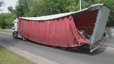 TIR nie zmieścił się pod wiaduktem