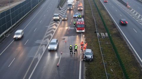 Utrudnienia na A2 po dachowaniu auta