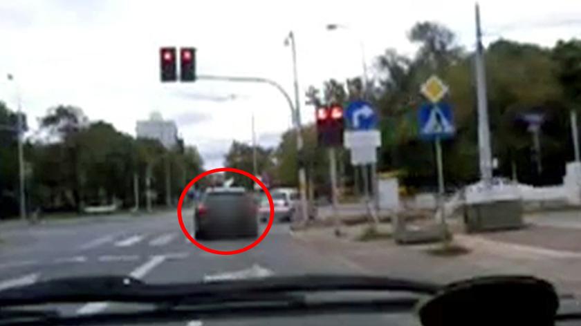 Kierowca przejechał na czerwonym świetle