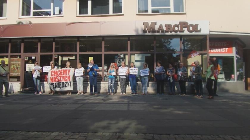 Protest przed sklepem MarcPol