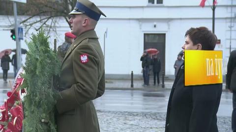Premier Beata Szydło złożyła wieniec przed pomnikiem Józefa Piłsudskiego