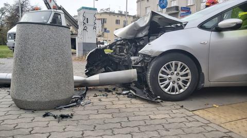 Nieoznakowany radiowóz zderzył się z autem osobowym