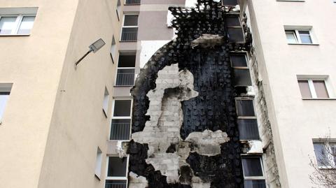 Spalona elewacja bloku przy Broniewskiego