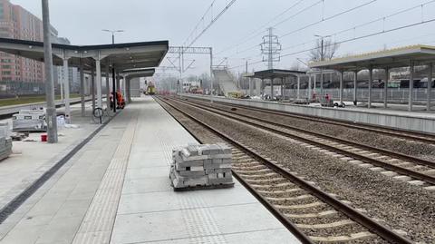 Prace wykończeniowe na stacji Warszawa Główna