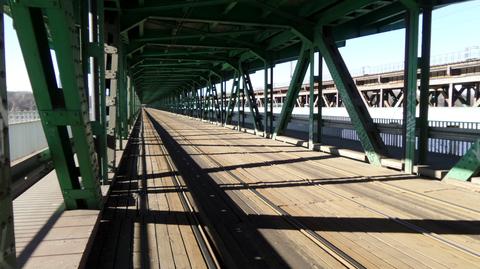 Most Gdański wciąż w drewnie