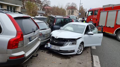 Kierowca uderzył w zaparkowane auta na Bonifacego 