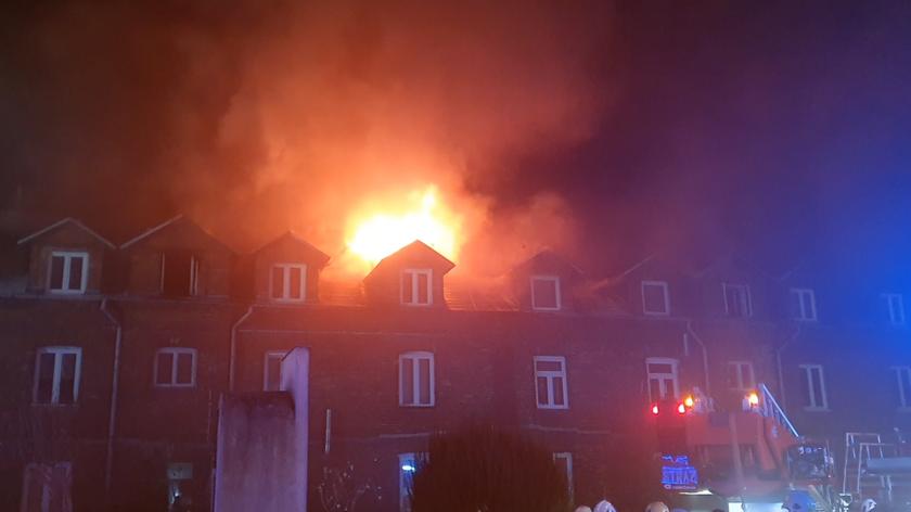 W pożarze mieszkania na warszawskim Gocławku zginęła jedna osoba