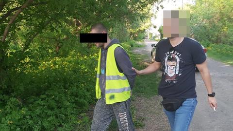 Podejrzany pokazał policjantom, gdzie ukrył młot (wideo bez dźwięku)