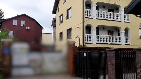 Mężczyzna miał wypaść z okna jednego z hosteli na Targówku 