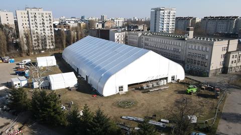 WOŚP buduje namiot na tyłach Dworca Wschodniego dla osób przyjeżdżających z Ukrainy
