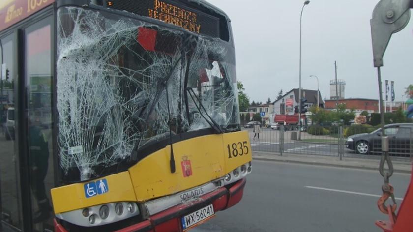 Zderzenie dwóch autobusów przy przystanku Młodzieńcza