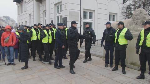 Manifestacja na Krakowskim Przedmieściu