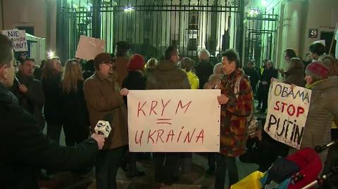 "Krym = Ukraina". Protest przed ambasadą Rosji