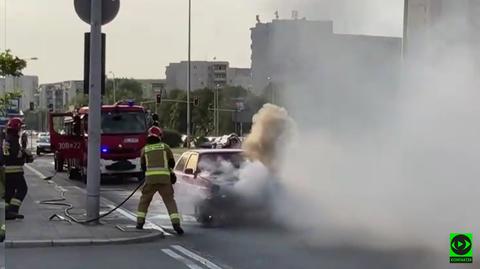 Pożar samochodu osobowego na warszawskim Gocławiu