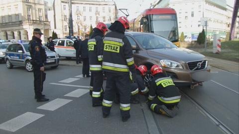 Samochód został zepchnięty na rolkach