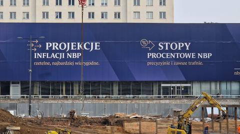 Nowe bilbordy na gmachu NBP. "Polityka banerowa jest pewnym przejawem desperacji"
