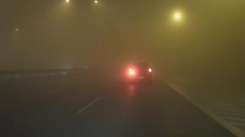 Jazdę utrudniała we wtorek gęsta mgła
