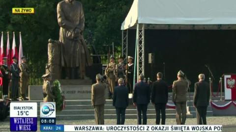 Prezydent Komorowski złożył kwiaty pod pomnikiem Piłsudskiego