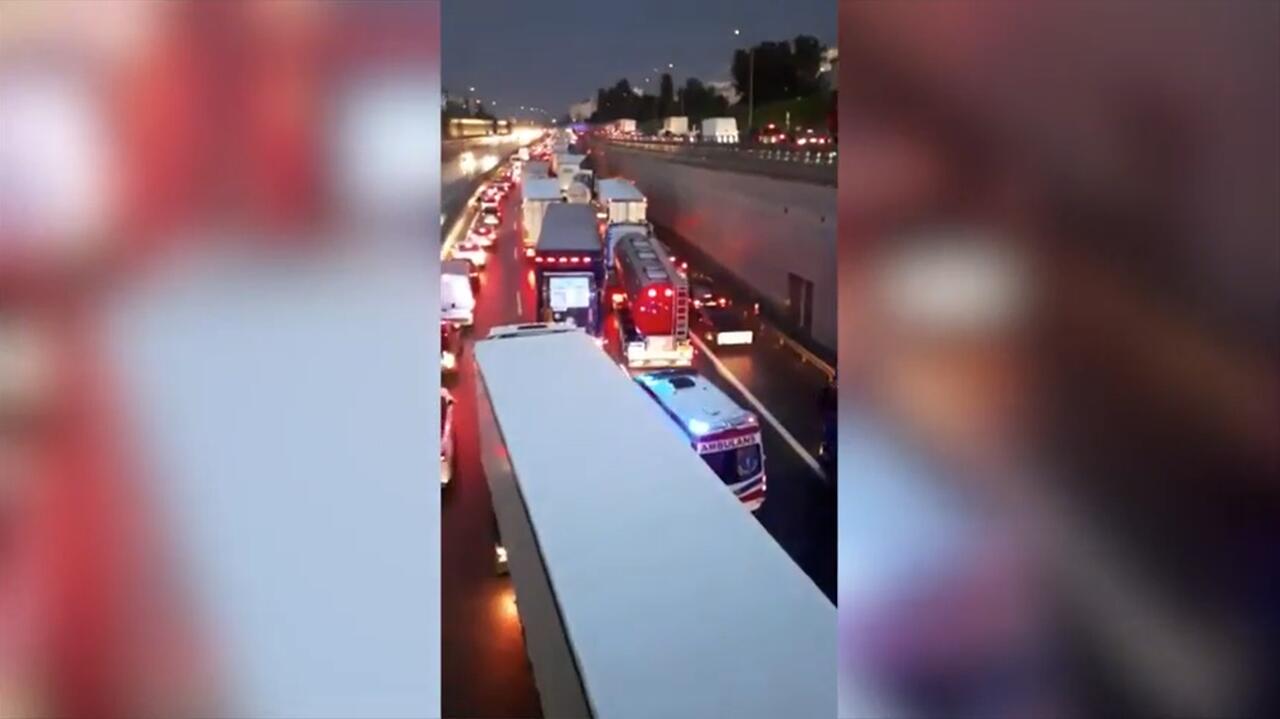 Varsovia.  Se dirigieron al centro de tiro en el coche y quedaron atrapados entre los camiones.  Problema de paso de vida en la carretera S8 – Registro