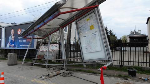 Uszkodzony przystanek przy ulicy Czecha 