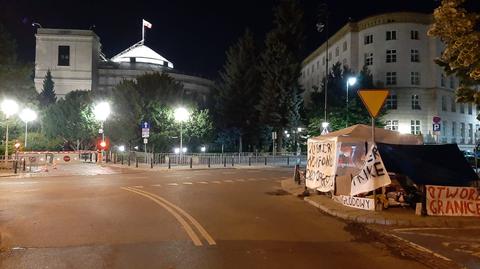 Strajk głodowy przed budynkiem Sejmu