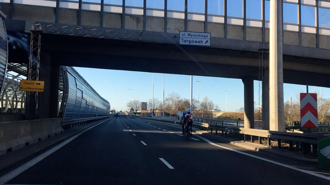 Dwaj Rowerzyści Wyjechali Równocześnie Na Trasę Długości 36 Km Warszawa. Dwaj rowerzyści wjechali na trasę S8 | TVN Warszawa