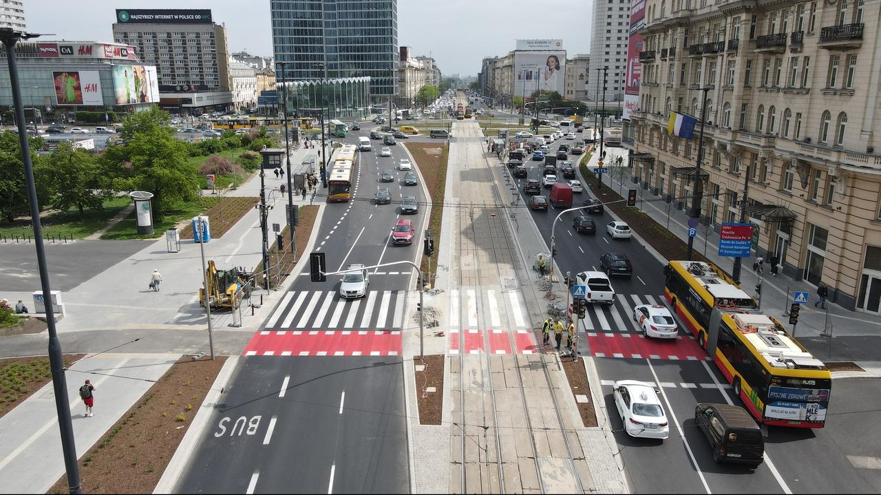 Cztery nowe przejścia dla pieszych w centrum Warszawy czekają na otwarcie. Jest termin