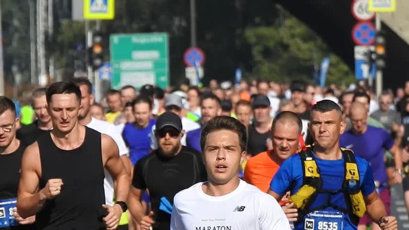 Uczestnicy na trasie 44. Maratonu Warszawskiego