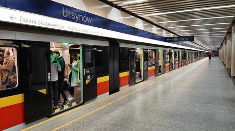 Nowy pociąg metra odjeżdża ze stacji Ursynów
