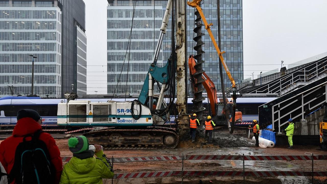 Warsaw.  Changes to the West Station.  Two platforms will be closed