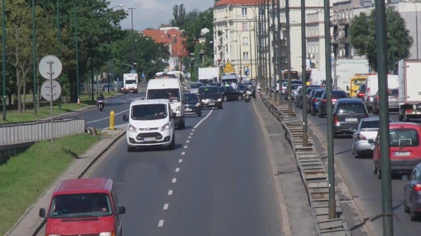 Zderzenie trzech samochodów na Trasie Łazienkowskiej