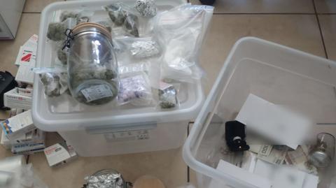 W mieszkaniu na Mokotowie policjanci znaleźli narkotyki 