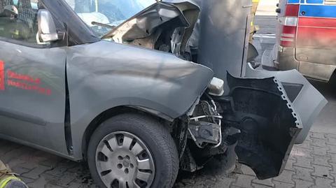 Samochód Tramwajów Warszawskich uderzył w słup