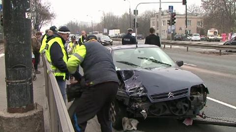 Volkswagen wjechał w przystanek