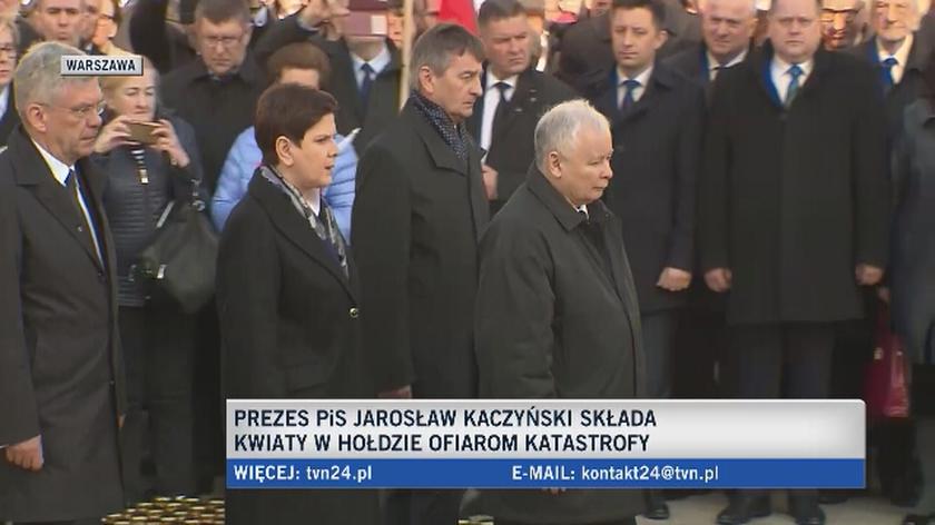 Jarosław Kaczyński i Beata Szydło złożyli kwiaty 