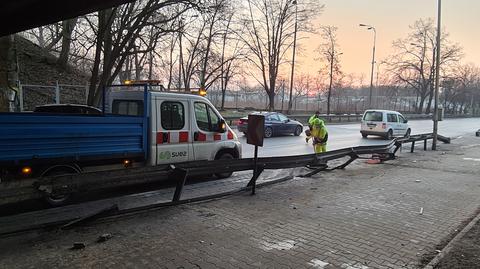 Samochód uderzył w bariery na Wisłostradzie 