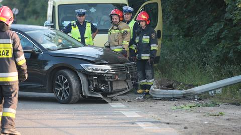 Samochód uderzył w latarnię na Płochocińskiej