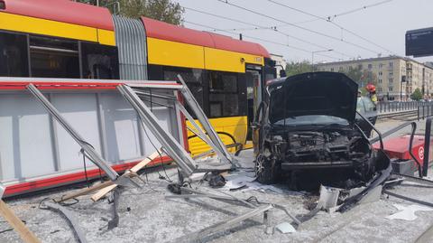 Samochód uderzył w tramwaj na Grochowskiej