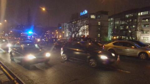 Zderzenie trzech aut na trasie Łazienkowskiej