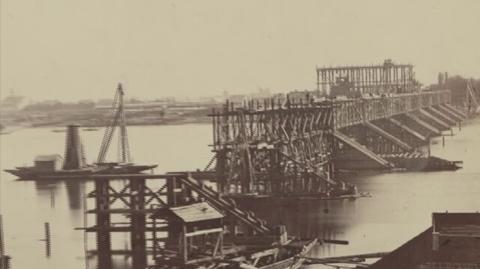 Tak wyglądała budowa mostu Kierbedzia