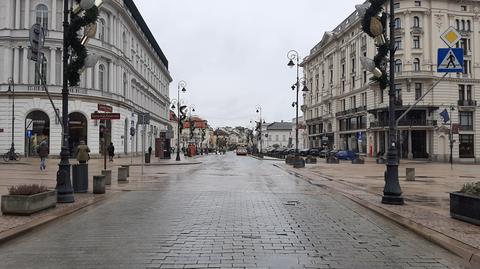 Nierówna nawierzchnia na Krakowskim Przedmieściu